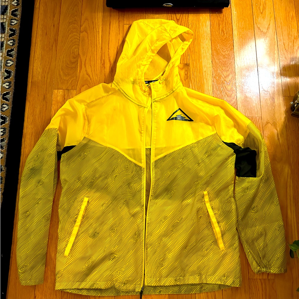 Nike Men’s Windrunner Hooded Running Jacket - Yellow